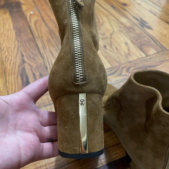 Louis Vuitton Camel Suede Booties - Picture 5 of 7